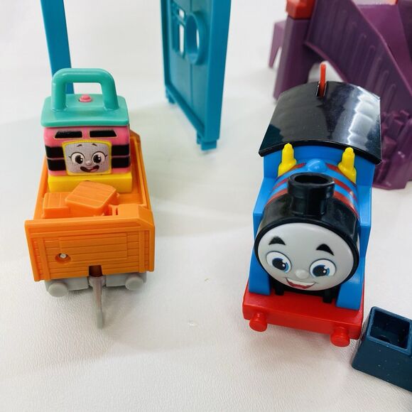 Thomas & Friends Motorized Toy Train Set Fix em Up Friends with Carly the Crane - Picture 7 of 9